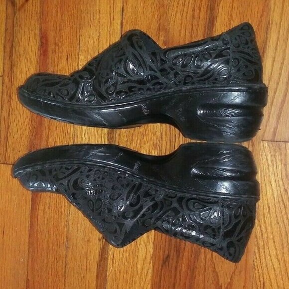 BOC Born Concept Clogs Embossed Paisley print LEATHER Nursing Shoes 38.5 USA 8.5 - Picture 4 of 8